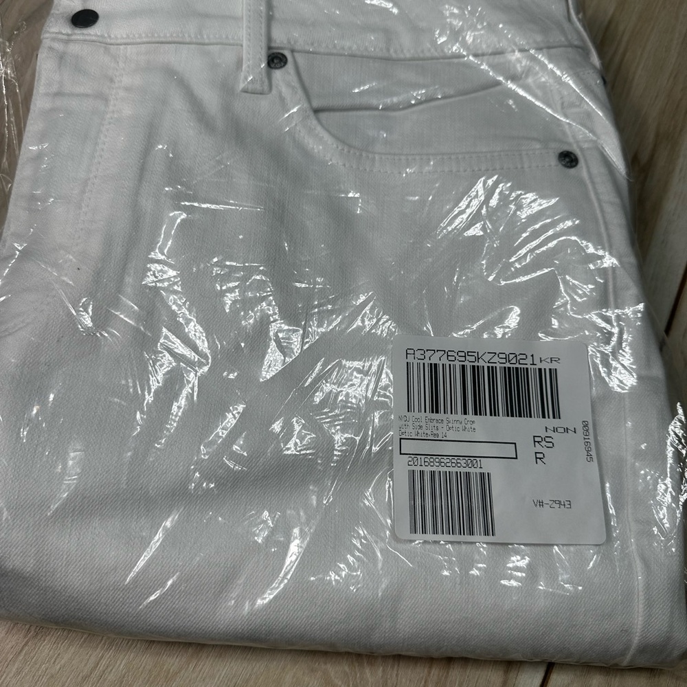 NYDJ Capri Double Snap With Slide Slit Size 14 Optic White Style# MCWDCP8011 New - Picture 12 of 13